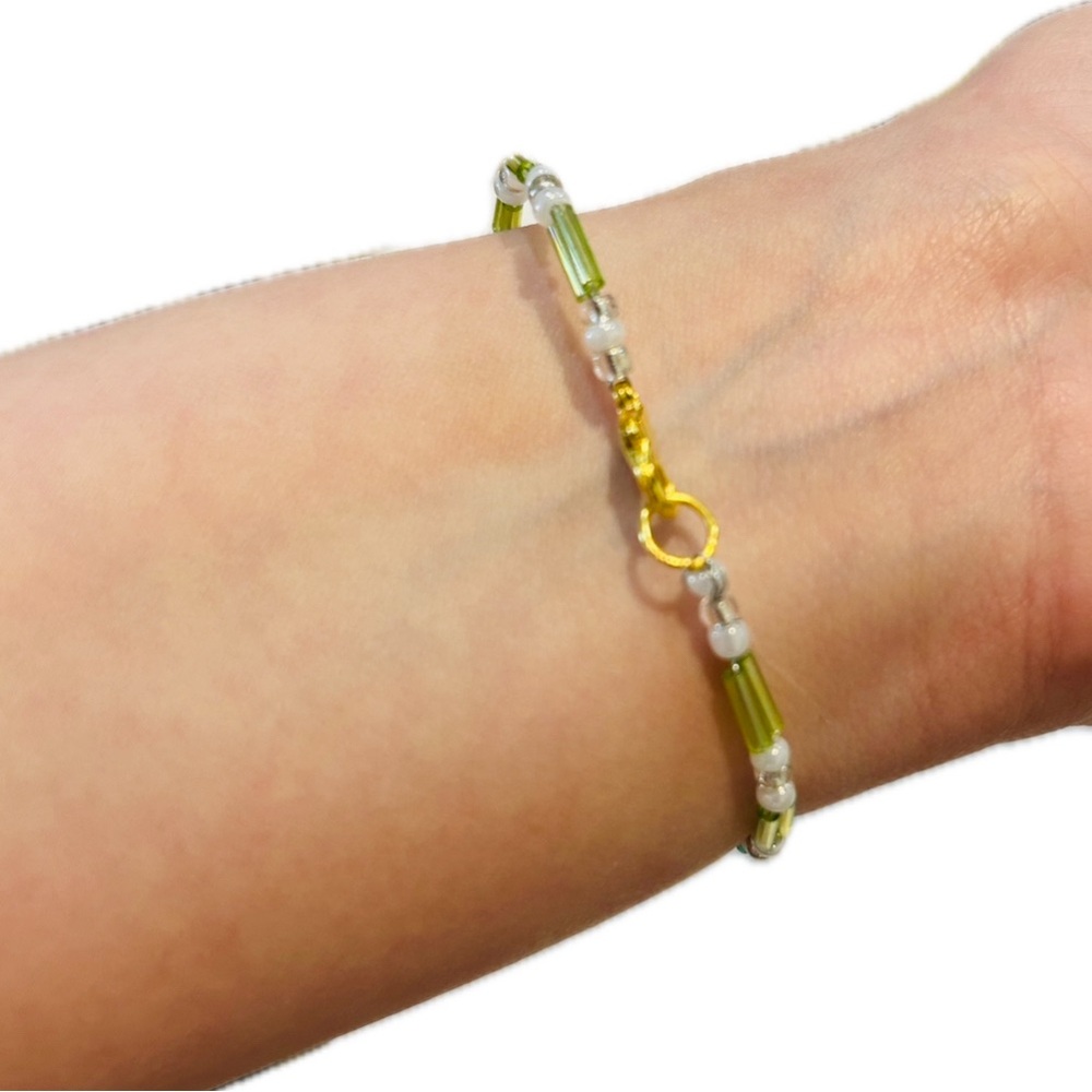 Handmade Green Glass Bead Bracelet with Gold Clasp - Picture 2 of 5